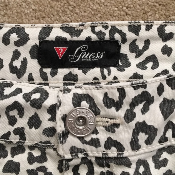 Guess white cheetah print denim shorts - Picture 3 of 4